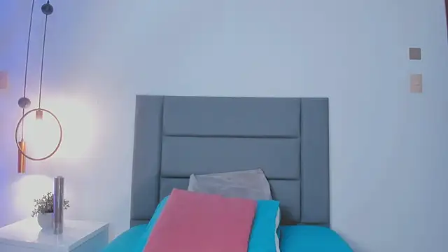 NoraDasilva online show from 31, 1, 2025