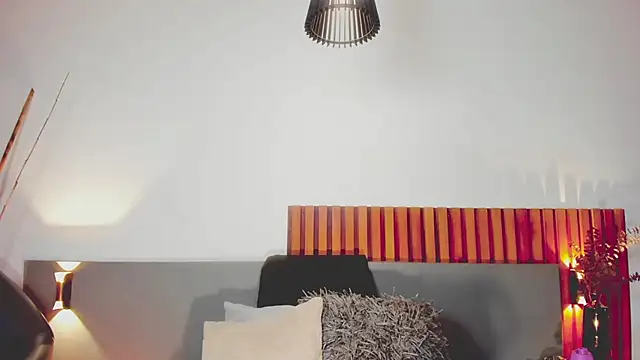 NoraDasilva online show from 25, 2, 2025