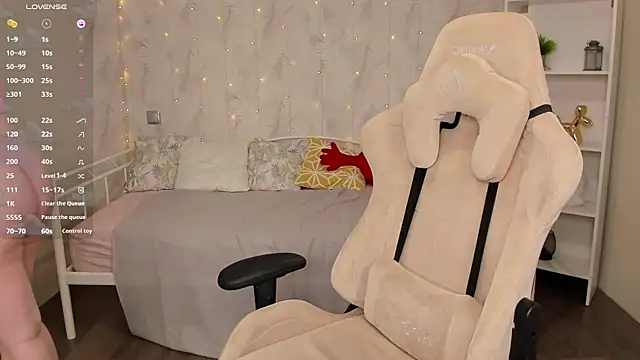 art lovee online show from 25, 1, 2025