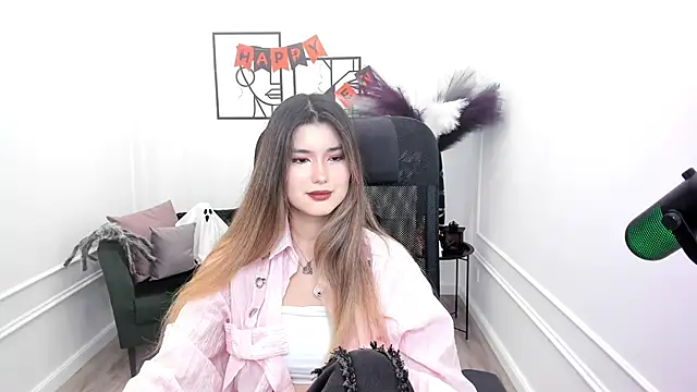 AnneTLi online show from 22, 10, 2025