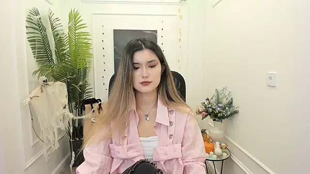 AnneTLi online show from 30, 10, 2025