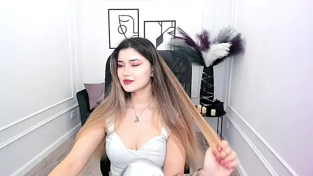 AnneTLi online show from 8, 11, 2025