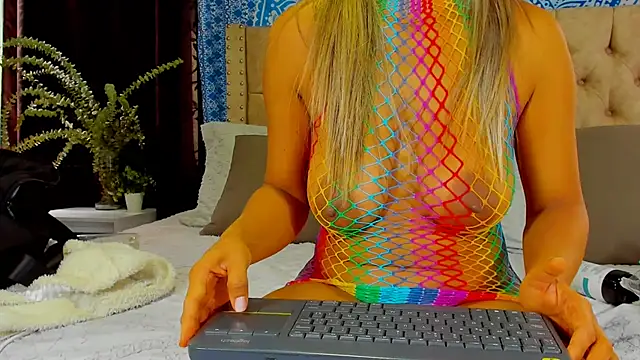 Snapshot of KeryHillson chatting on 17, 12, 2024 KeryHillson online show from 17, 12, 2024