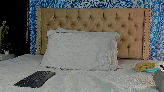 Snapshot of KeryHillson chatting on 28, 12, 2024 KeryHillson online show from 28, 12, 2024