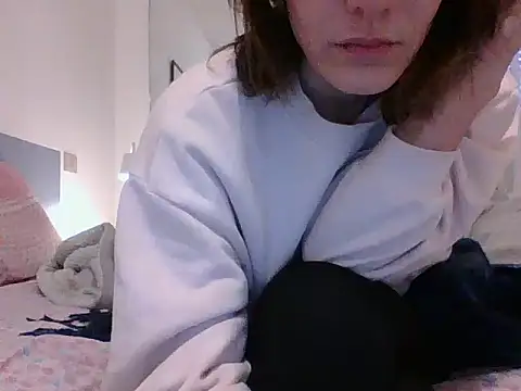 Emyly83 online show from 5, 1, 2025