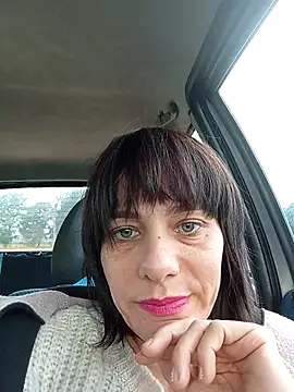 Emyly83 online show from 25, 10, 2025