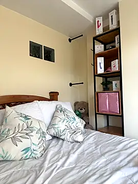 Nicollemays online show from 7, 10, 2025