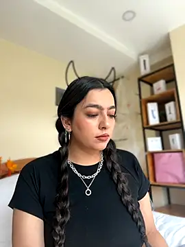 Nicollemays online show from 10, 11, 2025