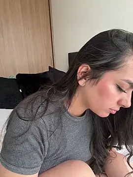 Nicollemays online show from 5, 3, 2026