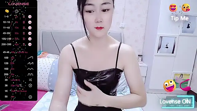 Snapshot of Elvira_baby chatting on 1, 2, 2025 Elvira baby online show from 1, 2, 2025