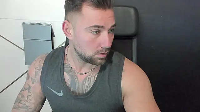Snapshot of DuncanStone chatting on 4, 3, 2025 DuncanStone online show from 4, 3, 2025