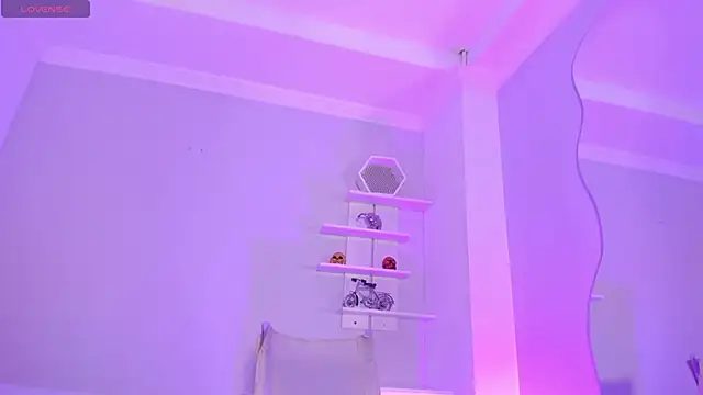 CamileHolmes online show from 21, 2, 2025