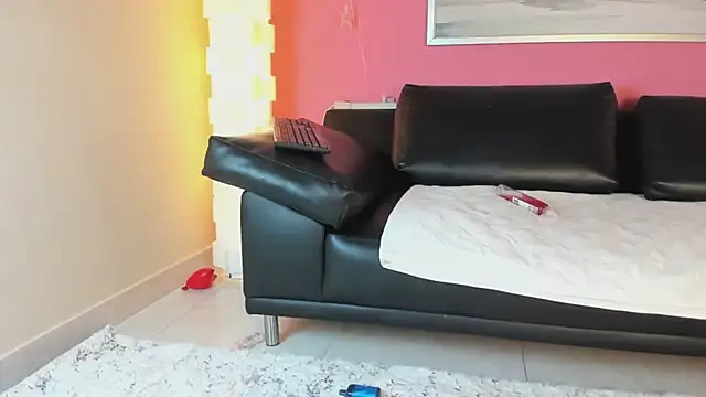 Tiffanysurez  online show from 22, 2, 2025