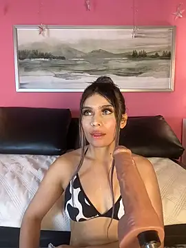 Tiffanysurez  online show from 5, 3, 2025