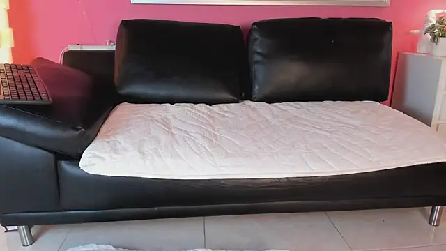 Tiffanysurez  online show from 11, 3, 2025