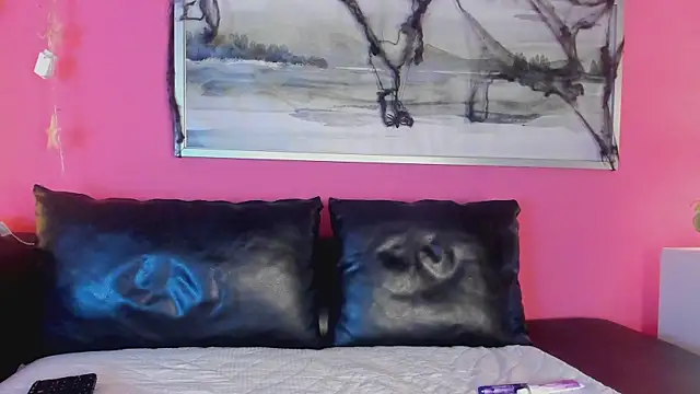 Tiffanysurez  online show from 30, 10, 2025