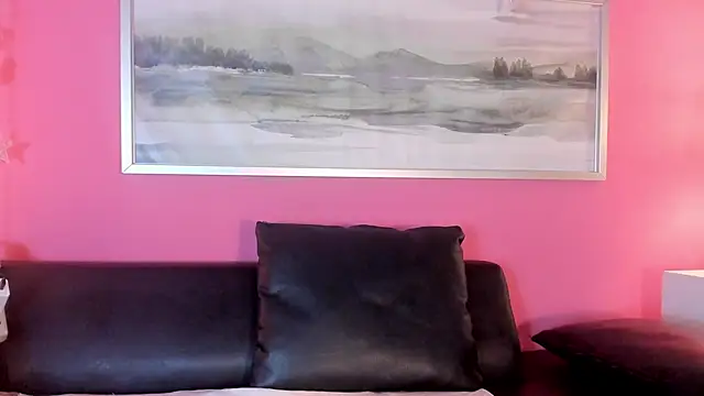 Tiffanysurez  online show from 19, 11, 2025