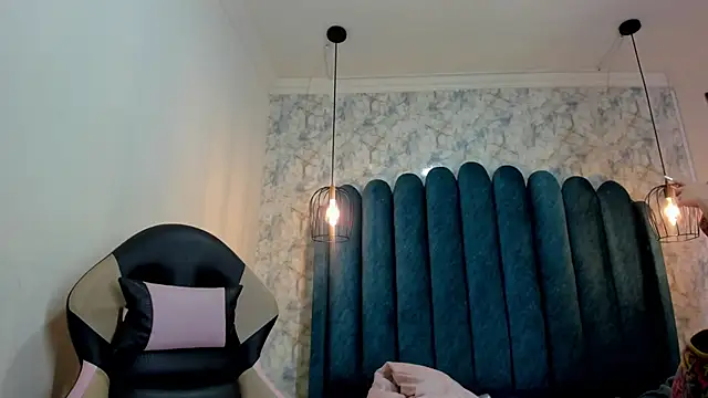 nalalye cruzz  online show from 25, 9, 2025