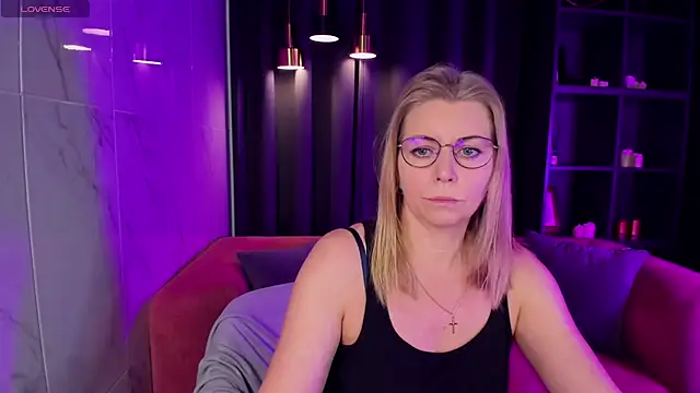 Annie Light online show from 14, 3, 2025