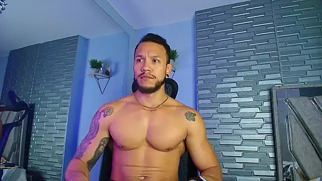 ARON TAYLER01 online show from 6, 2, 2026