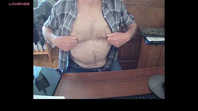 Snapshot of terrybare chatting on 6, 4, 2026 terrybare online show from 6, 4, 2026