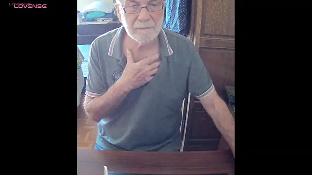 Snapshot of terrybare chatting on 28, 4, 2026 terrybare online show from 28, 4, 2026