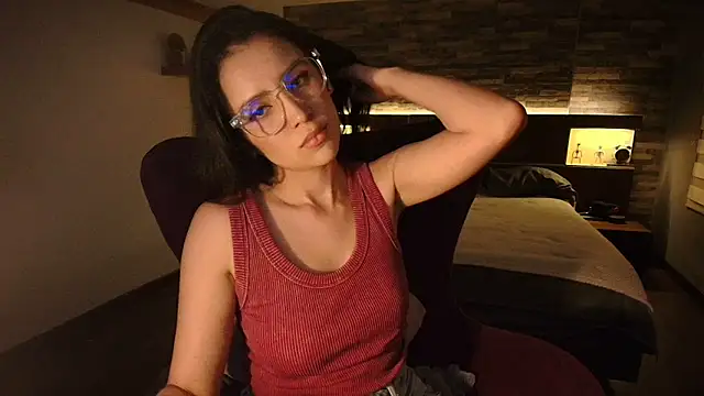 Snapshot of alicewilloww chatting on 4, 6, 2026 alicewilloww online show from 4, 6, 2026