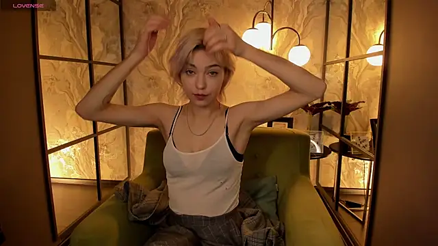 AlysiaSun online show from 4, 10, 2025