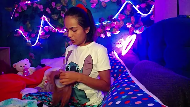 Samara Beltran online show from 23, 12, 2024