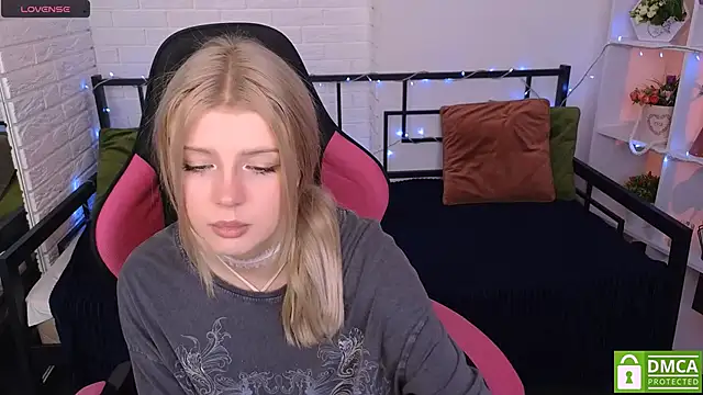 Snapshot of Grace_and__Jacob chatting on 12, 1, 2025 Grace and Jacob online show from 12, 1, 2025