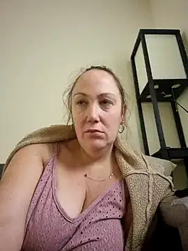 Snapshot of Wisie_Cutie chatting on 8, 12, 2024 Wisie Cutie online show from 8, 12, 2024