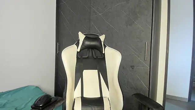 chloe ebony  online show from 16, 11, 2025