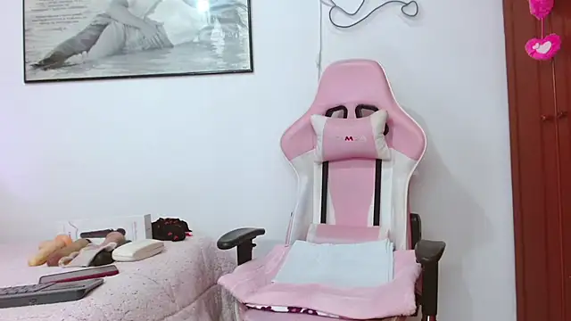 Amelie Rousell online show from 6, 10, 2025