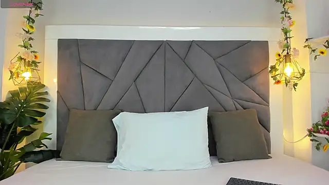 KiarhaTrixie online show from 12, 11, 2025