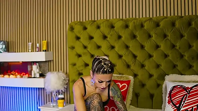 TiffanyMaze online show from 12, 2, 2025