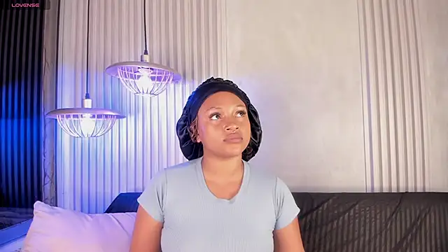 Aluna sweet online show from 12, 2, 2025