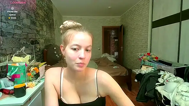 Snapshot of __Aphrodita__wow__ chatting on 6, 2, 2026 Aphrodita wow online show from 6, 2, 2026