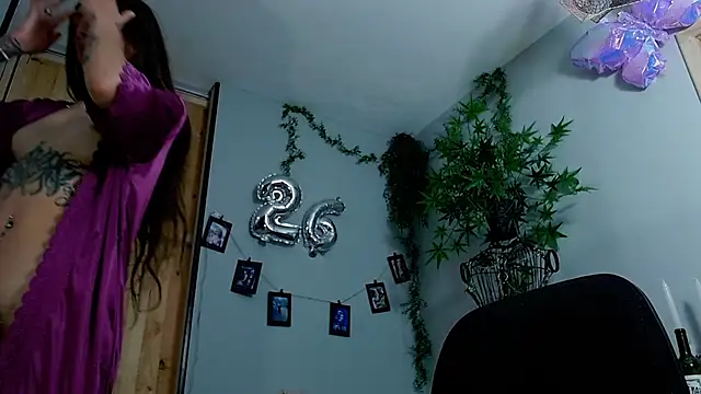 VickyJackson  online show from 11, 3, 2025