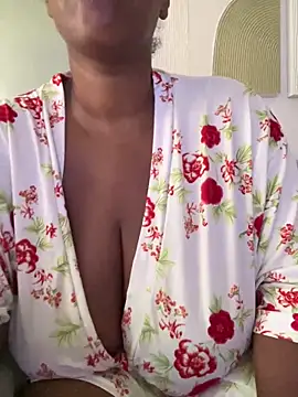 LiraRusso online show from 5, 4, 2026