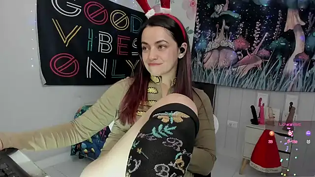 LovelyAzucena online show from 18, 12, 2024