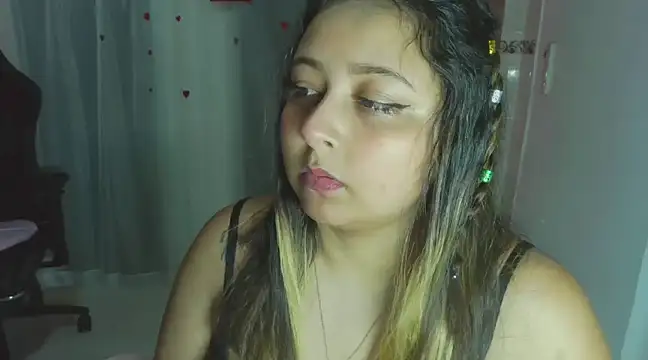 Emilyy Collinss online show from 4, 12, 2024