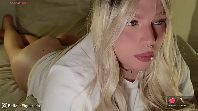 Snapshot of IsabellaFigueredo__ chatting on 9, 9, 2025 IsabellaFigueredo online show from 9, 9, 2025