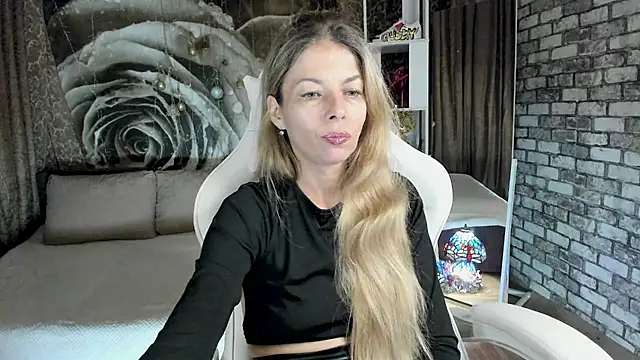 Eva Melow online show from 4, 4, 2026