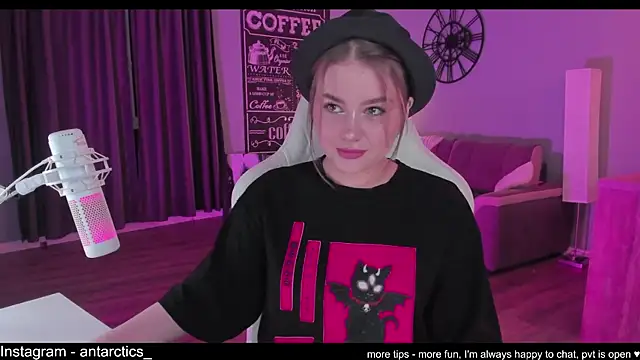 Snapshot of lil_barbie_girl chatting on 28, 2, 2025 lil barbie girl online show from 28, 2, 2025