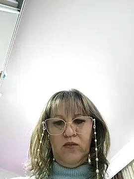 Snapshot of naughtymilfT chatting on 20, 2, 2025 naughtymilfT online show from 20, 2, 2025