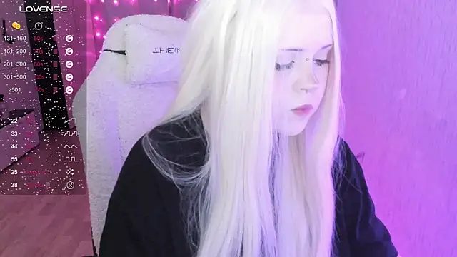 Snapshot of SelenaCute chatting on 3, 8, 2026 SelenaCute online show from 3, 8, 2026