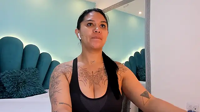 sharlott18 online show from 13, 1, 2026