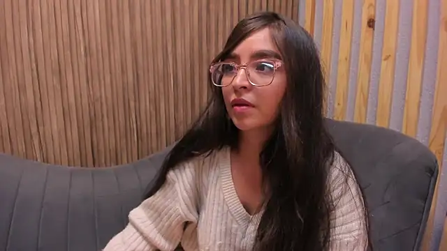 Eva Macalliter online show from 7, 2, 2025