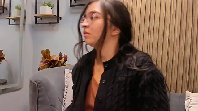 Eva Macalliter online show from 15, 3, 2025