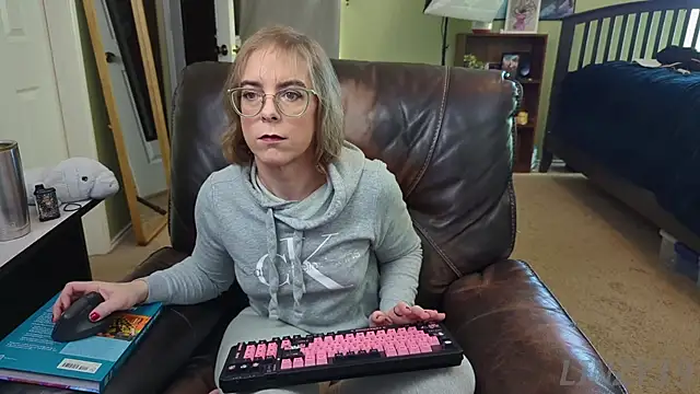 Snapshot of Linzy_19 chatting on 6, 1, 2025 Linzy 19 online show from 6, 1, 2025